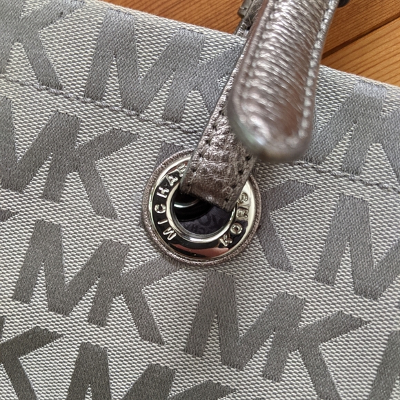 Michael Kors tote purse - Picture 5 of 5